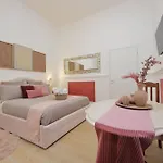Apartament Romance Al Colosseo 4 *
