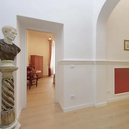 Romance Al Colosseo 4 רומא